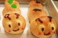 かわいすぎる!絵本から飛び出した「いもむしパン」がこんがり焼き上がりました〜!