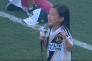 7歳少女の国歌斉唱を世界が称賛！イブラヒモヴィッチも「彼女がこの試合のMVPだ」とツイート