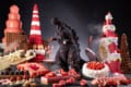 カオス…(笑)ゴジラの世界観とイチゴのランチブッフェを融合させた『イチ・ゴジラ』が開催決定