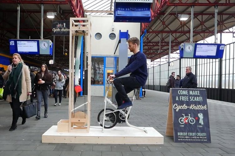 【発明】約7分間こぎ続けるとマフラーができる自転車が、ナイスアイディアだと話題に！