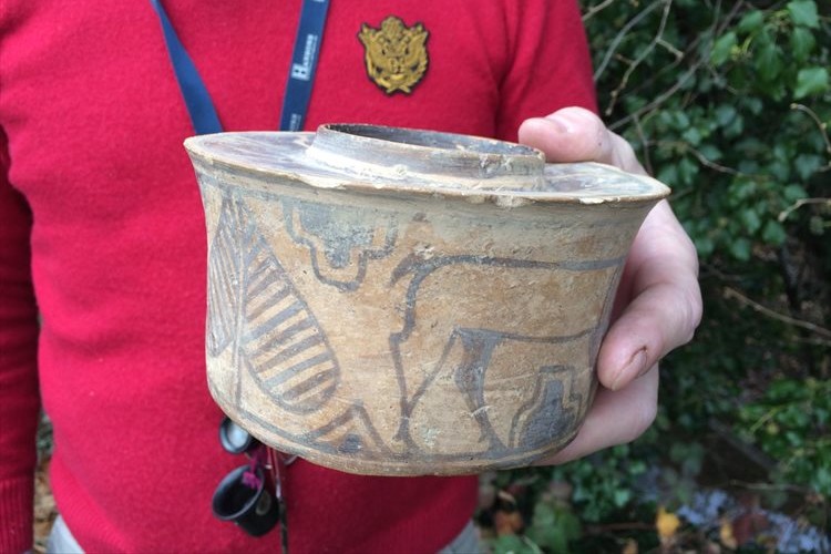 フリーマーケットで購入した歯ブラシホルダーを鑑定してみたら、約4000年前の陶器だった