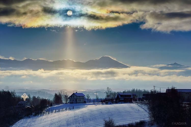 彩雲と太陽柱のコラボレーションが超神秘的!北海道の朝を撮影した写真が話題に