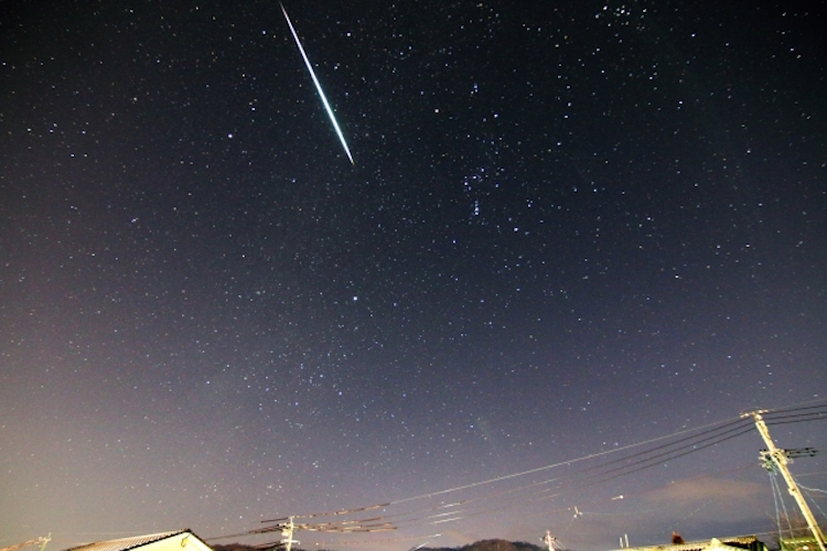 三大流星群の一つ「ふたご座流星群」が、今年は12月14日21時頃に極大を迎えるよ！