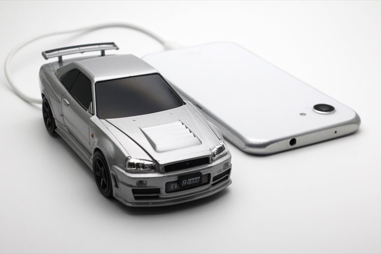 モバイルバッテリーに見えない…『日産スカイラインGT-R R34型』のモバイルバッテリーが登場!