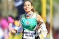 子犬を抱いて30km完走!マラソン大会中に子犬を保護した女性が話題に
