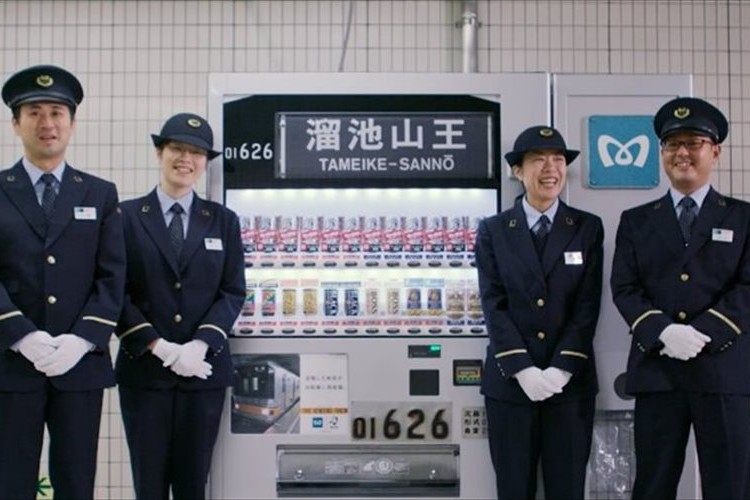 引退した「銀座線01系」がモチーフの自販機が登場!実際の車両で使われていた部品も活用