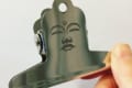 インパクト抜群!「大仏クリップ」が面白い!コピー用紙を約100枚挟める頼もしさ