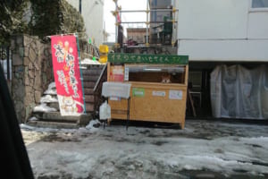 「わんわんが焼き芋売ってる」犬のおまわりさんならぬ、犬の焼き芋屋さんが超絶カワイイ