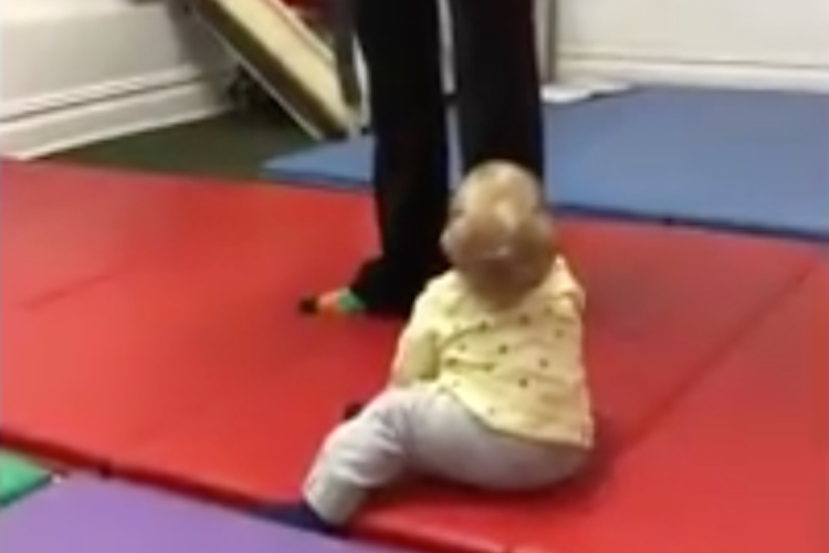 この気持ちいい音は何？初めてバイオリンの音色を聴いた赤ちゃんの反応がめちゃかわいい！