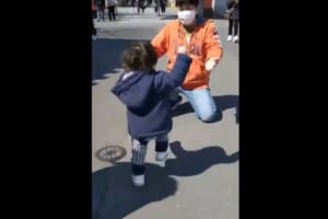 駆け寄ってくる息子が初めて発した言葉にスギちゃん感動「はっきり言ってくれました。お父さんって」