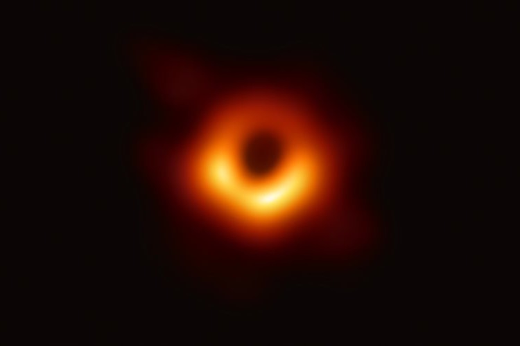 史上初の快挙!ついにブラックホールの撮影に成功!ネットも騒然「歴史的瞬間を見られて感動した」