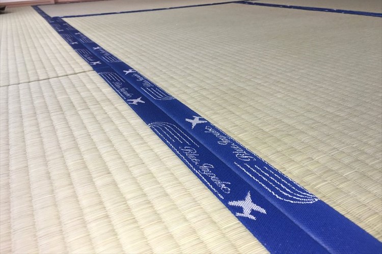 航空自衛隊唯一のアクロバットチーム「ブルーインパルス」がデザインされた畳縁が話題に!