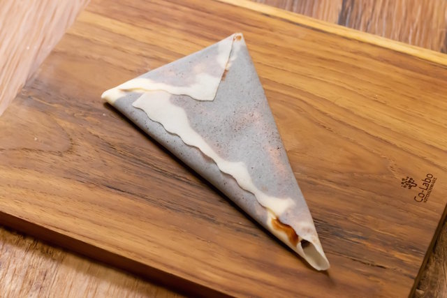 春巻きの皮を水にくぐらせてレンチンすると モッチモチに クレープ風スイーツの作り方が話題 Fundo