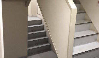 酔っ払いはたどり着けない！？居酒屋が入っているビルの階段がエッシャーの「無限階段」ような作りで困惑