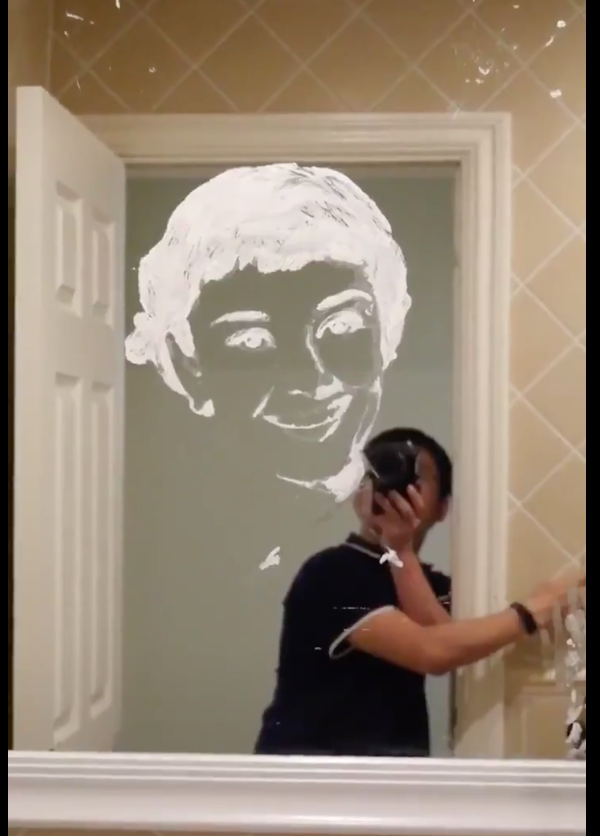 最後の衝撃的な展開にビックリ 歯磨き粉で鏡になにか描き始めたと思ったら Fundo