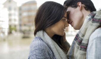 鼻にキス!その行動の意味とは!?キスする場所で男の心理がわかる!