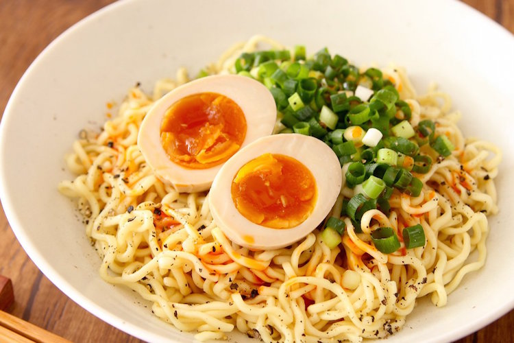 マルちゃん正麺 旨塩味か豚骨味がオススメ！インスタントラーメンを使った「油そば」の作り方が話題に