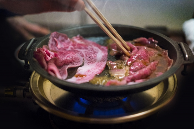 すき焼きの調理中