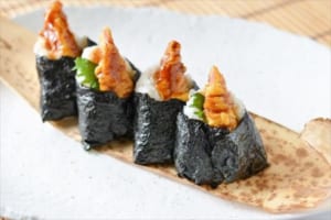 同じじゃないの？「おにぎり」と「おむすび」の違いを解説