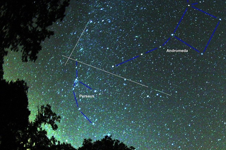 これは見逃せない!三大流星群のひとつ「ペルセウス座流星群」が8月13日に極大に!