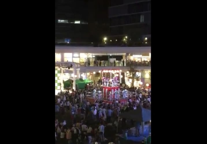 もはや盆踊りの新定番か！？今年もボン・ジョヴィの楽曲で踊る光景が楽しそう♪