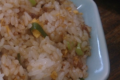 半チャーハンを注文したんだけど、出てきた料理が想像の斜め上のビジュアルをしていた!たしかにそれも間違いではないけど。。。
