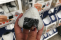 何これ、欲しい！おにぎりの形になっているガチャガチャのカプセル、中を開けると･･･