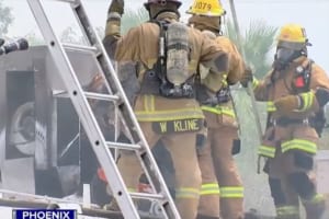 非番の消防士が火災を発見！屋内にワンコが取り残されている事に気づき、火傷を負いながらも救助！