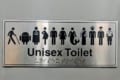 ドロイド君やバットマンも使用可能!?ユーモアあふれるトイレの看板が話題に!