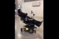 「最強の車椅子を作ったぞ」視線入力だけで立ちあがって走れて、寝ても走れる画期的な車椅子