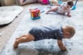 お母さんの影響!?帰宅したら息子が体幹トレーニングの「プランク」を完璧に決めていた!
