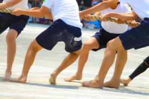 運動会の定番種目『綱引き』はスポーツではなかった！謎の掛け声「オーエス」の意味は？