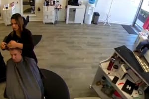 「とにかく怖かった・・信じられない光景でした」美容室に突如乱入してきた『珍客』とは？！