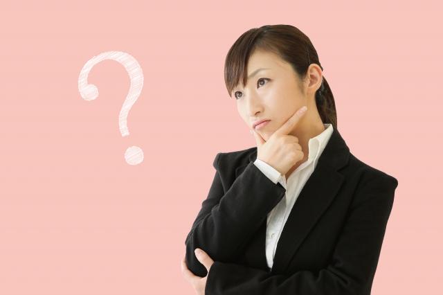 セールスイネーブルメントについて考える女性の画像