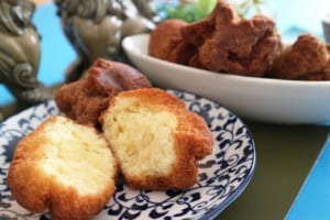 沖縄の揚げ菓子「サーターアンダギー」の気になるカロリーは？その不思議な名前の由来とは