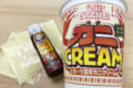 「カップヌードル 濃厚カニクリーム味 ビッグ」が発売されるので食べてみた!ソースをちょい足ししてみた結果・・