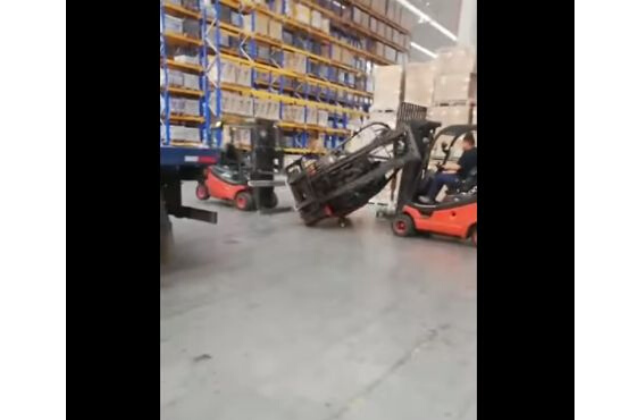 forklift12