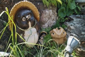 信楽焼といえばたぬき！あのたぬきの焼き物にはどんな意味があるの？