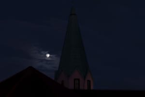 朧月とはどんな月？実は季節が限定される言葉だった！