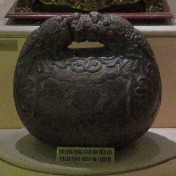 お寺にある「木魚」は魚に見えないけど、なぜ「木の魚」って書くの？ FUNDO