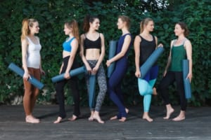 「レギンス」と「スパッツ」は同じ？名前の由来や歴史をご紹介！