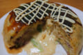 中からチーズがとろ〜り!炊飯器で作った大きなチーズインお好み焼きが美味しそう
