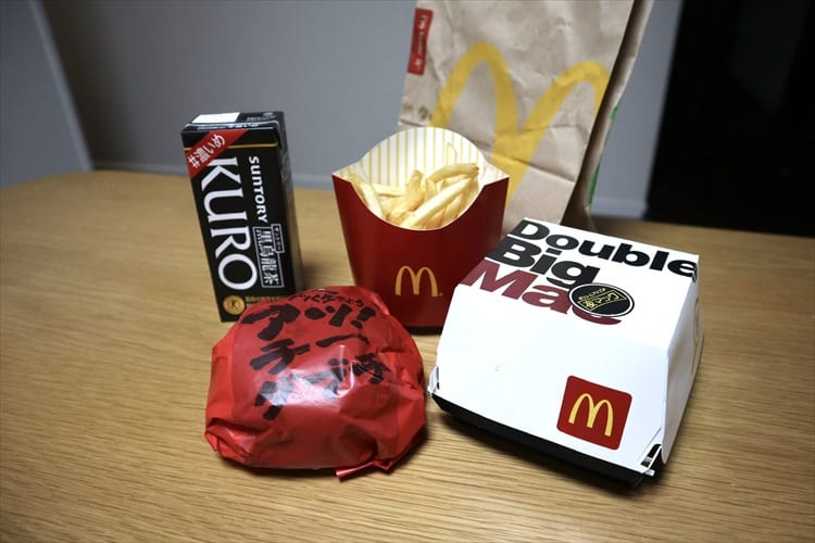 普通にフィギュアかと思った！マクドナルドの袋や箱で作ったガンプラのクオリティが凄すぎる！