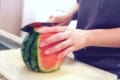 【ライフハック】チャッチャと食べられて最高！女優・佐藤仁美流の『スイカの切り方』に真似したいという声が続々！！
