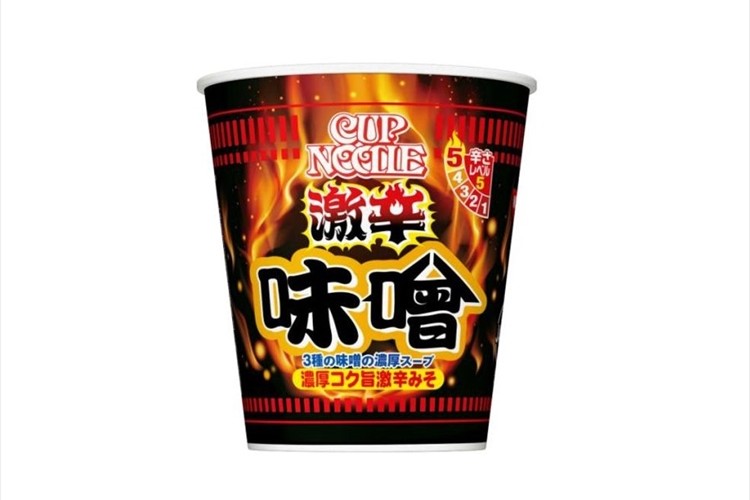 大人気の「カップヌードル 味噌」が激辛になってパワーアップ!今回は3種類の味噌を使用