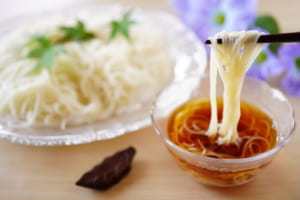 「そうめん」と「ひやむぎ」はどちらも細く白い麺だけど違いはなに？実は明確な定義があった！