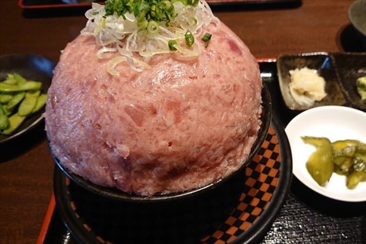 ご飯とネギトロの割合は6：4！凄まじいボリュームのネギトロ丼が話題に