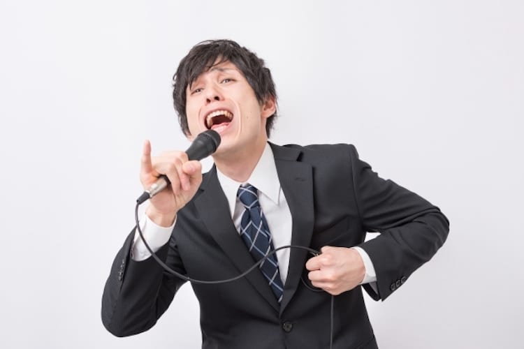 カラオケで盛り上がる男性ボーカル曲10選！歌いやすい定番曲を厳選してみた
