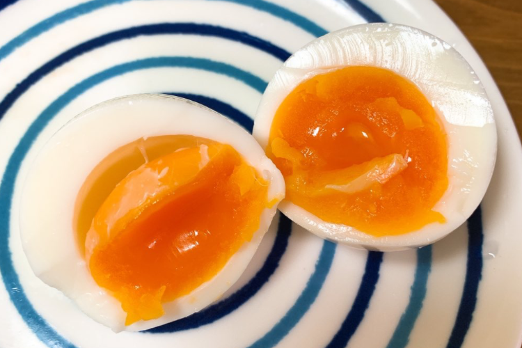 黄身がむちむち&ねちねち！ラーメン屋みたいな濃いゆで卵の簡単な作り方が話題に
