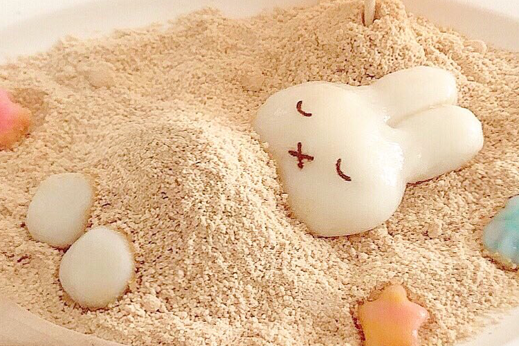 食べるのがもったいない！砂風呂に埋まるミッフィーを表現した手作りスイーツが激カワ